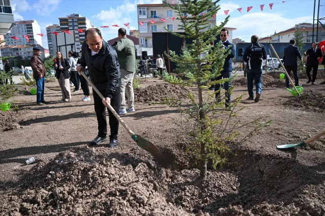 Filistinli Gazeteciler İçin Anlamlı Fidan Dikim Töreni