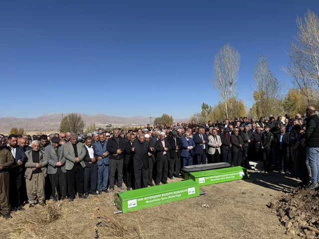 Van-Hakkari yolunda can kaybıyla sonuçlanan kaza sonrası yas