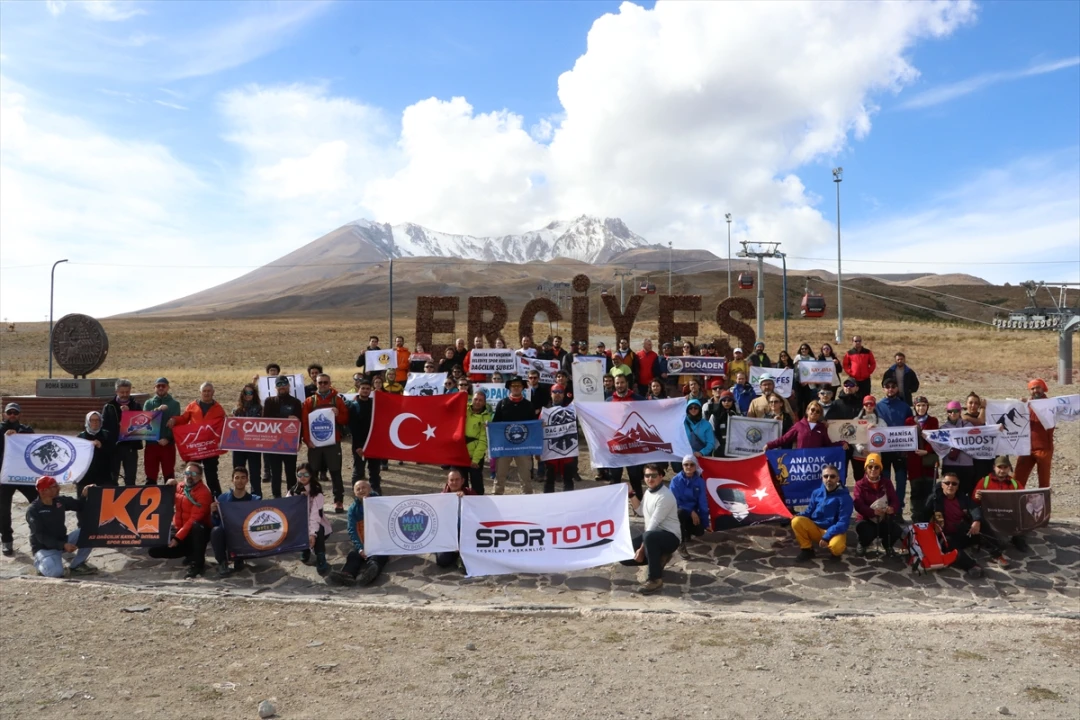 Erciyes'te Cumhuriyet İçin Zirve Tırmanışı: Eşsiz Bir Kutlama