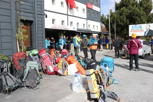 Erciyes'te Cumhuriyet İçin Zirve Tırmanışı: Eşsiz Bir Kutlama