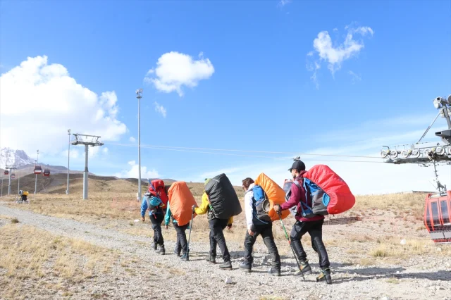 Erciyes'te Cumhuriyet İçin Zirve Tırmanışı: Eşsiz Bir Kutlama