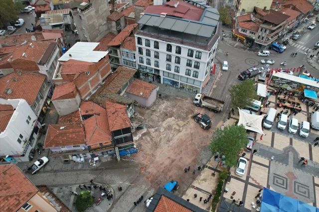 Balıkesir Sındırgı'yı Sarsan Depremin Ardından Enkaz Kaldırma Çalışmaları Hızlandı
