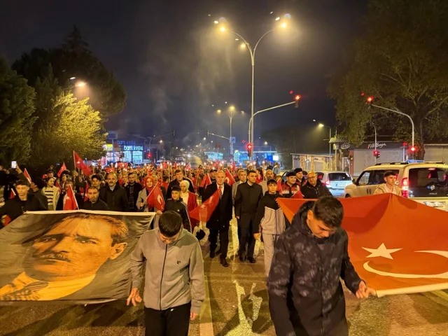 Bilecik'te Fener Alayı Coşkusu: Cumhuriyet'in 102. Yılı Büyü...