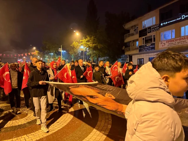 Bilecik'te Fener Alayı Coşkusu: Cumhuriyet'in 102. Yılı Büyüledi