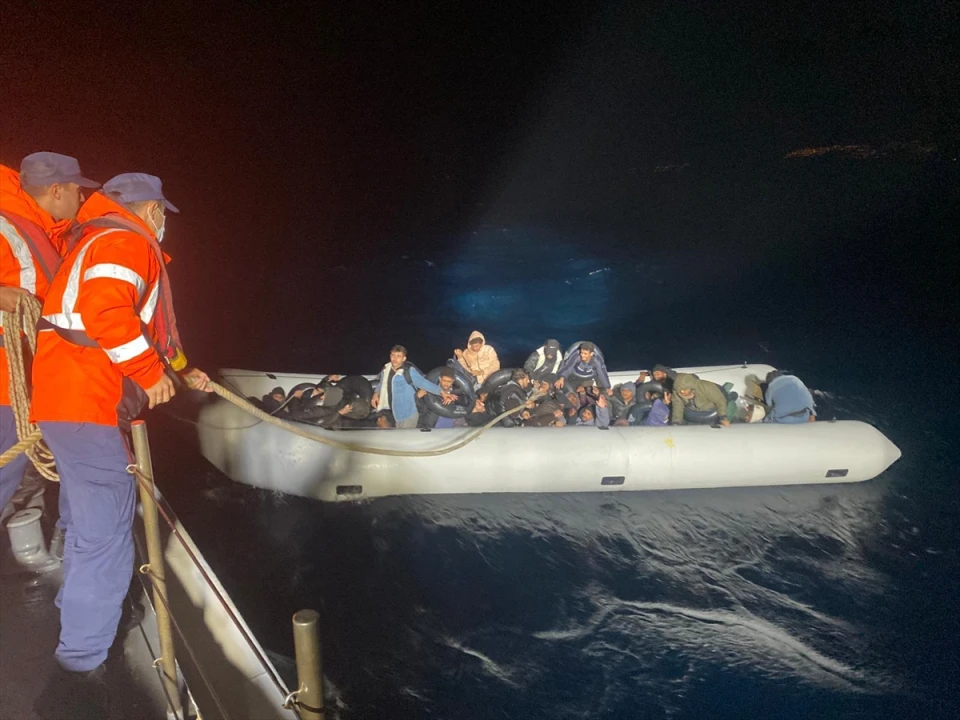 İzmir'de Göçmen Vakası Büyüyor: 86 Kişi Yakalandı