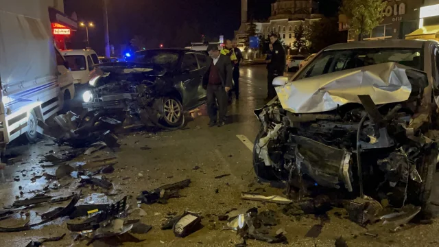 Eskişehir'deki heyecan verici kovalamaca kazayla sonlandı