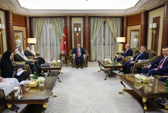 Türk Liderler Suudi Arabistan'da Yatırım Fırsatlarını Ele Aldı