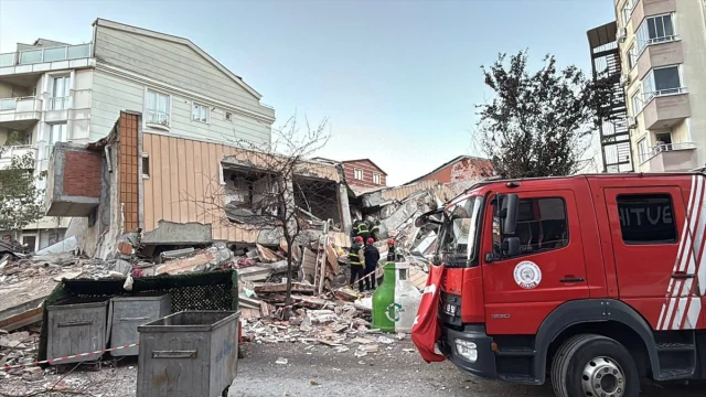Kocaeli'de 6 Katlı Binanın Gizemli Çöküşü