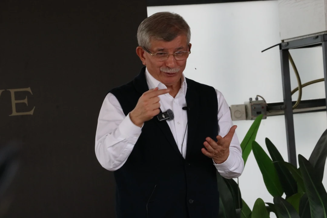 Ahmet Davutoğlu'nun Küresel Vicdan Vurgusu: Gazze İçin Tarihi Sorumluluklar