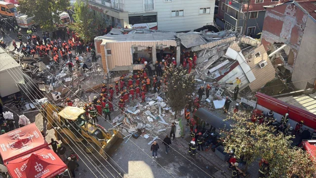 Kocaeli Gebze'de 7 Katlı Bina Çöktü Kurtarma Ekipleri Seferber Oldu