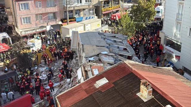 Kocaeli Gebze'de 7 Katlı Bina Çöktü Kurtarma Ekipleri Seferber Oldu