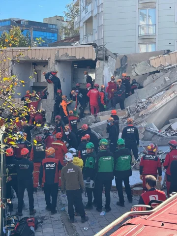 Gebze'de Çöken Binadan Umut Işığı