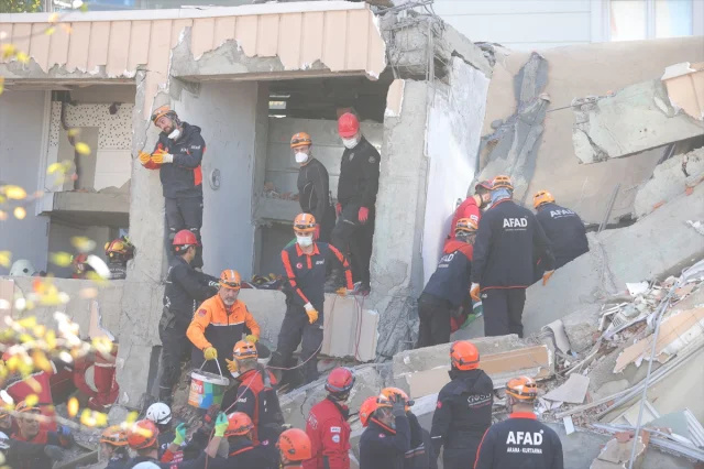 Gebze'de Çöken Binadan Umut Işığı