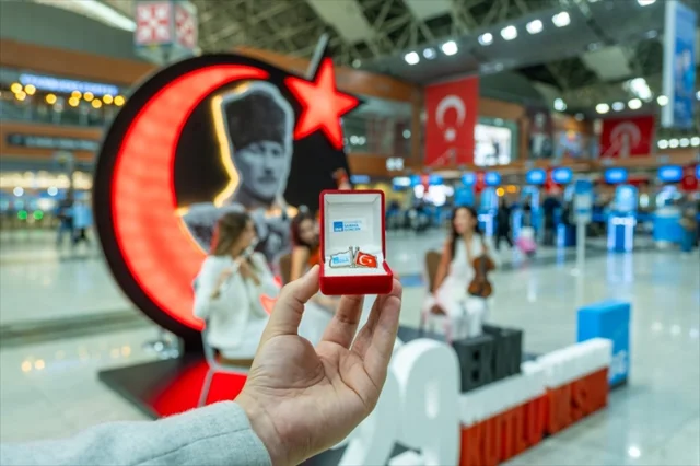 Sabiha Gökçen Havalimanı'nda Cumhuriyet Coşkusu Yaşandı