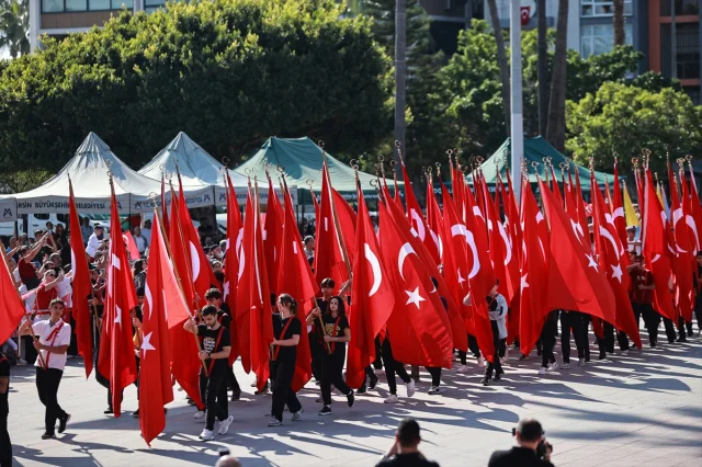 Adana'dan Mersin'e Cumhuriyet Bayramı Coşkusu