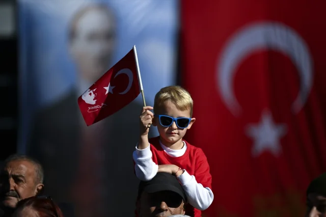 Cumhuriyet'in 102. Yılı İstanbul'da Coşkuyla Kutlandı
