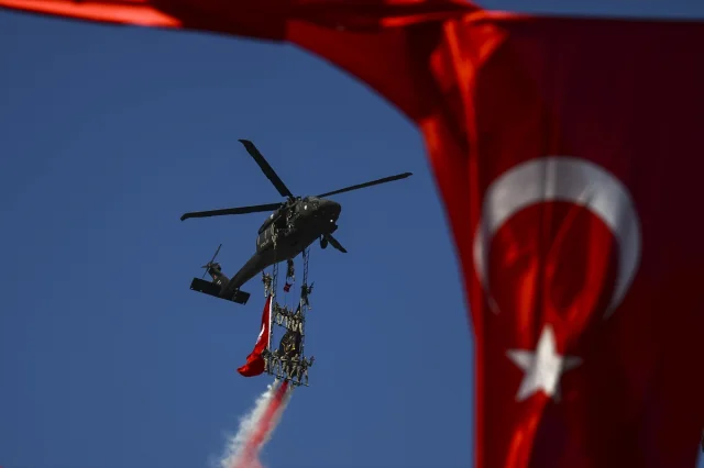 Cumhuriyet'in 102. Yılı İstanbul'da Coşkuyla Kutlandı
