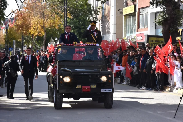 Van ve Çevre İllerde Cumhuriyet Coşkusu Zirve Yaptı