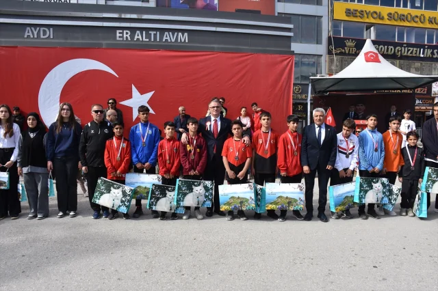 Van ve Çevre İllerde Cumhuriyet Coşkusu Zirve Yaptı