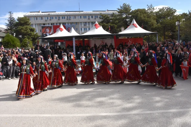 Van ve Çevre İllerde Cumhuriyet Coşkusu Zirve Yaptı