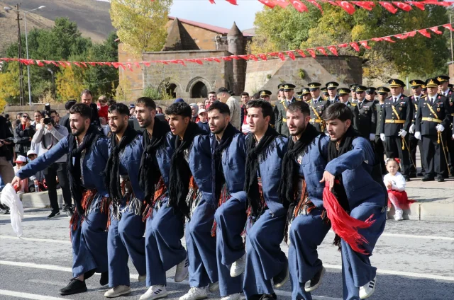 Van ve Çevre İllerde Cumhuriyet Coşkusu Zirve Yaptı