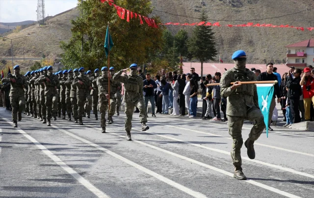Van ve Çevre İllerde Cumhuriyet Coşkusu Zirve Yaptı