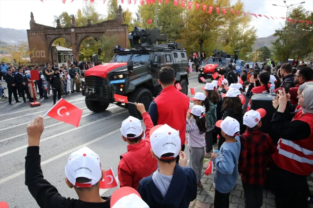 Van ve Çevre İllerde Cumhuriyet Coşkusu Zirve Yaptı