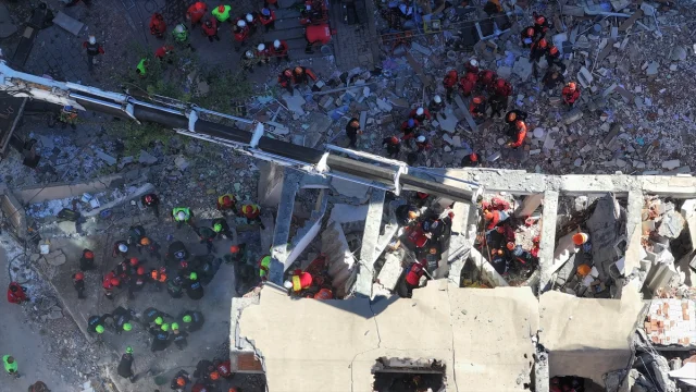 Kocaeli'de Enkazdan Mucize Kurtuluş: Dilara Bilir'in Hikâyes...