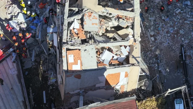 Kocaeli'de Enkazdan Mucize Kurtuluş: Dilara Bilir'in Hikâyesi