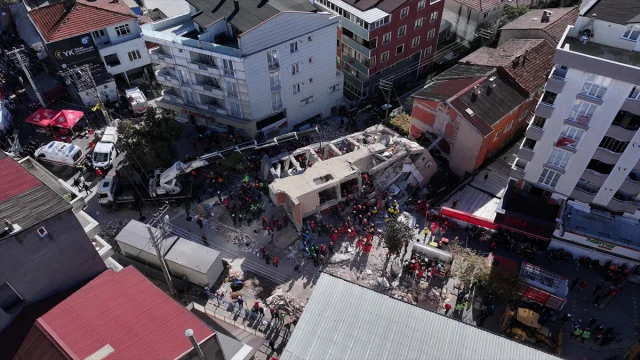 Kocaeli'de binanın çökmesi sonrası aileler nasıl yeni bir hayata hazırlanıyor