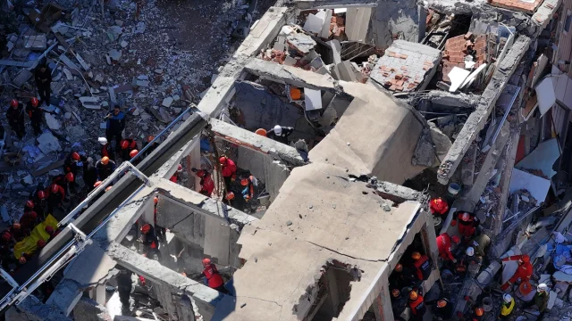 Kocaeli'de binanın çökmesi sonrası aileler nasıl yeni bir hayata hazırlanıyor