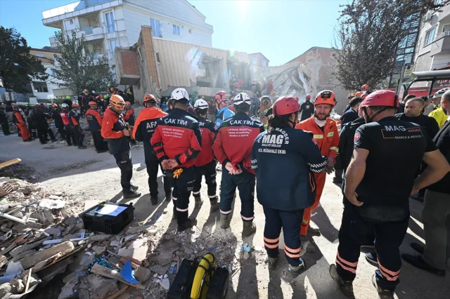 Kocaeli'de binanın çökmesi sonrası aileler nasıl yeni bir hayata hazırlanıyor