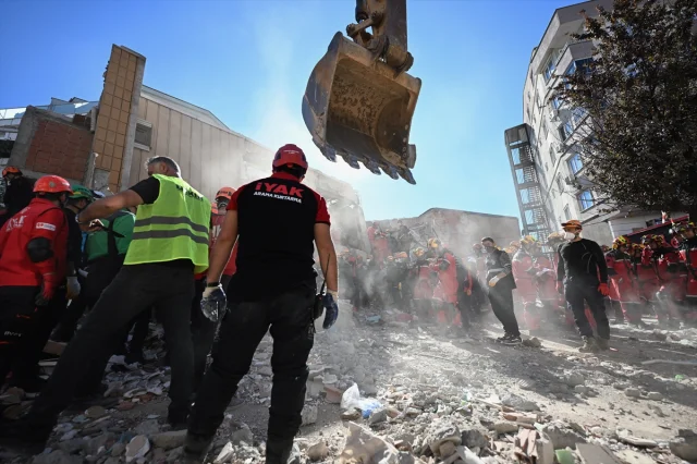 Kocaeli'de binanın çökmesi sonrası aileler nasıl yeni bir hayata hazırlanıyor