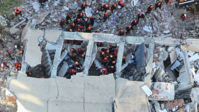 Kocaeli'de binanın çökmesi sonrası aileler nasıl yeni bir hayata hazırlanıyor