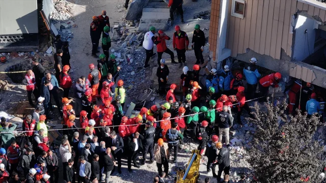 Kocaeli'de binanın çökmesi sonrası aileler nasıl yeni bir hayata hazırlanıyor