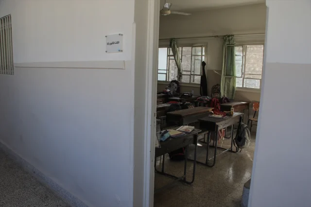 Şam'da Kız Okulunun Yeniden Açılmasıyla Eğitimde Umut Artıyor