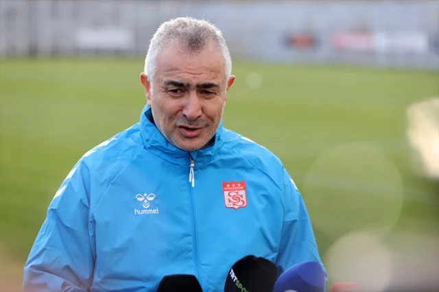Sivasspor Teknik Direktörü Altıparmak'tan İddialı Hedefler