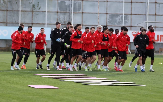 Sivasspor Teknik Direktörü Altıparmak'tan İddialı Hedefler