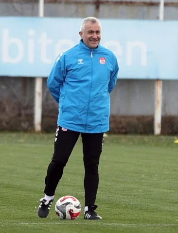 Sivasspor Teknik Direktörü Altıparmak'tan İddialı Hedefler
