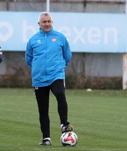 Sivasspor Teknik Direktörü Altıparmak'tan İddialı Hedefler