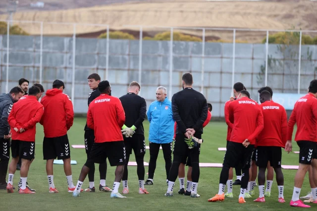 Sivasspor Teknik Direktörü Altıparmak'tan İddialı Hedefler