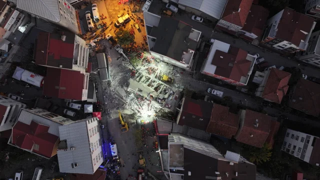 Kocaeli'de Enkazdan Mucize Kurtuluş: Dilara Bilir'in Hikâyesi