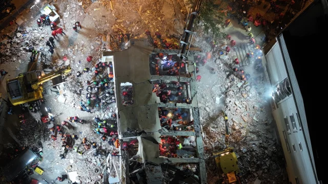 Kocaeli'de Enkazdan Mucize Kurtuluş: Dilara Bilir'in Hikâyesi