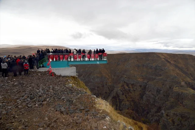 Ardahan Karaçay Kanyonu'nda Turizmi Canlandıracak Seyir Terası Açıldı