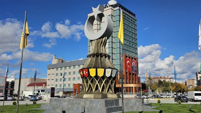 Çorum'da Açılan Türk Dünyası Abidesi Büyüledi