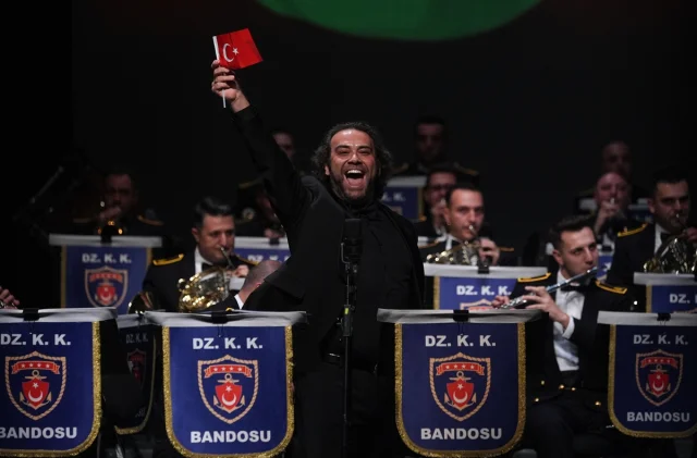 Başkentte Cumhuriyet Bayramı Coşkusu: ADOB ve Deniz Kuvvetleri Özel Konserle Büyüledi