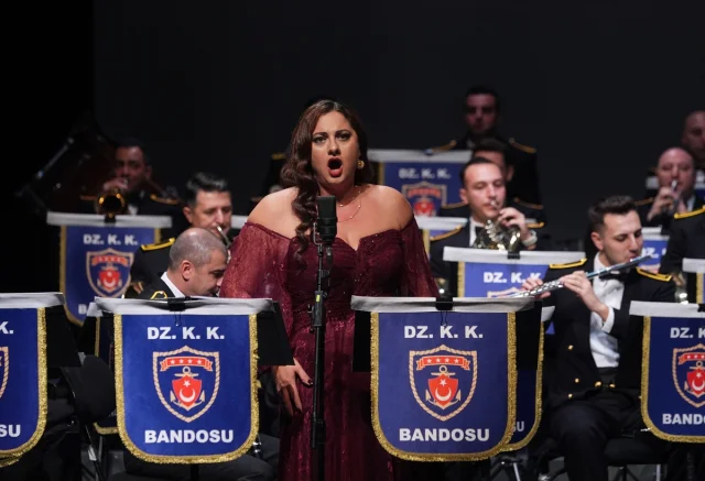Başkentte Cumhuriyet Bayramı Coşkusu: ADOB ve Deniz Kuvvetleri Özel Konserle Büyüledi
