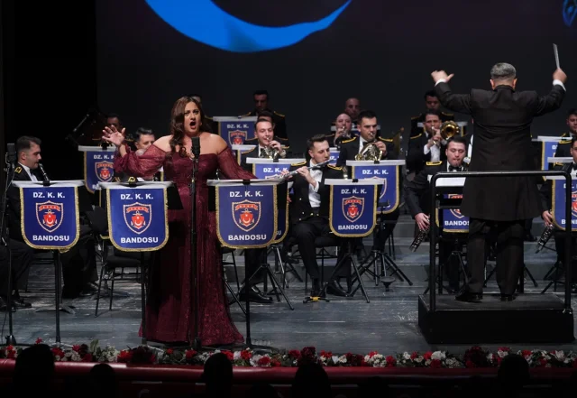 Başkentte Cumhuriyet Bayramı Coşkusu: ADOB ve Deniz Kuvvetleri Özel Konserle Büyüledi