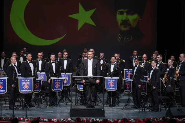 Başkentte Cumhuriyet Bayramı Coşkusu: ADOB ve Deniz Kuvvetleri Özel Konserle Büyüledi