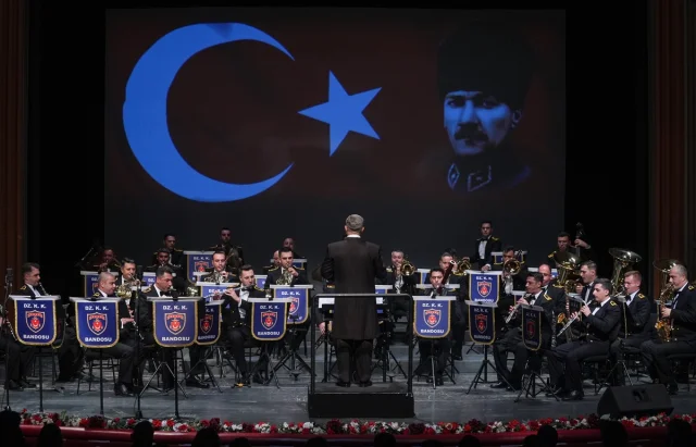 Başkentte Cumhuriyet Bayramı Coşkusu: ADOB ve Deniz Kuvvetleri Özel Konserle Büyüledi